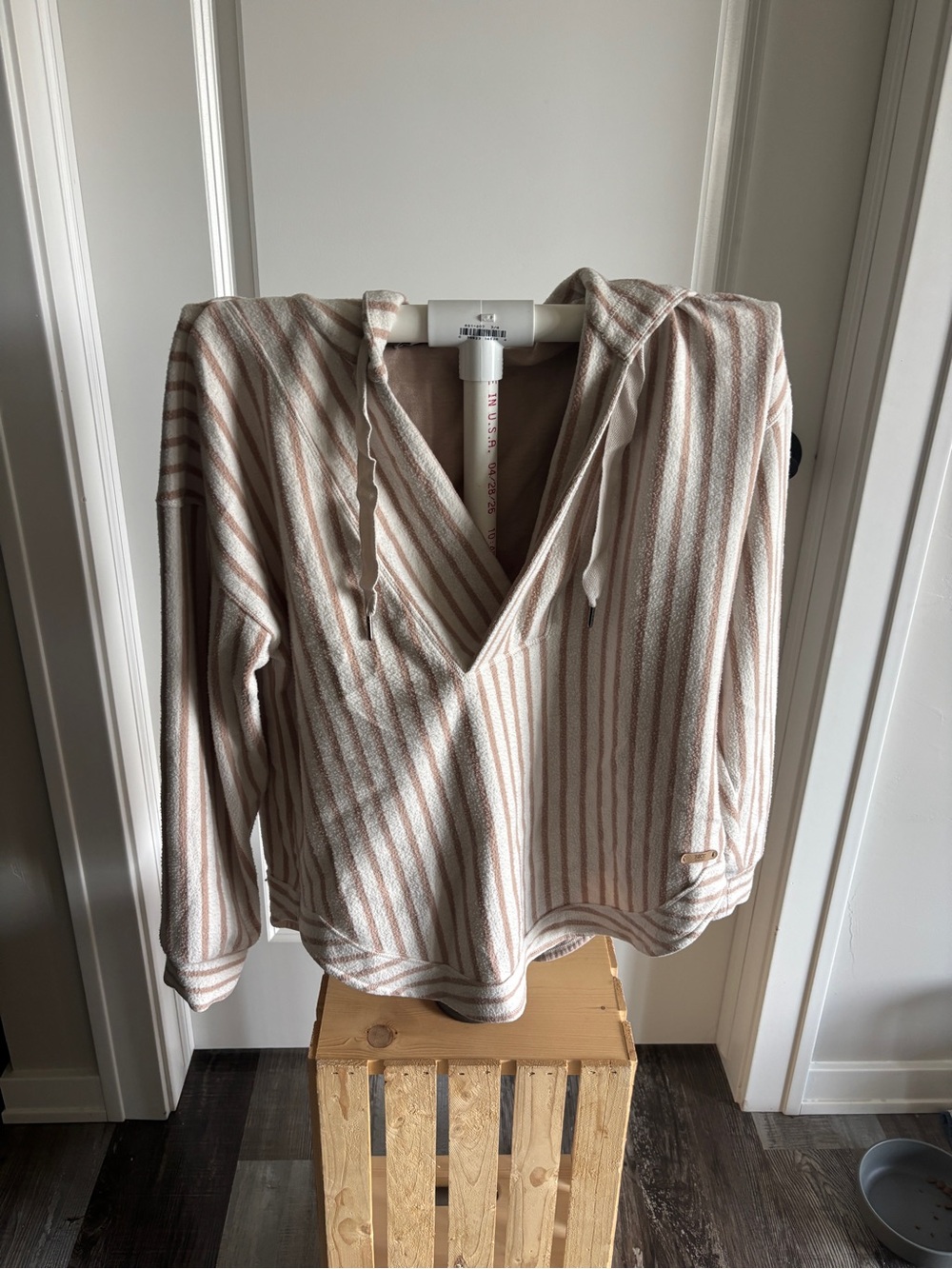 BKE Womens Tan Cream Striped V-Neck Hooded Pullover Sweatshirt Size Medium